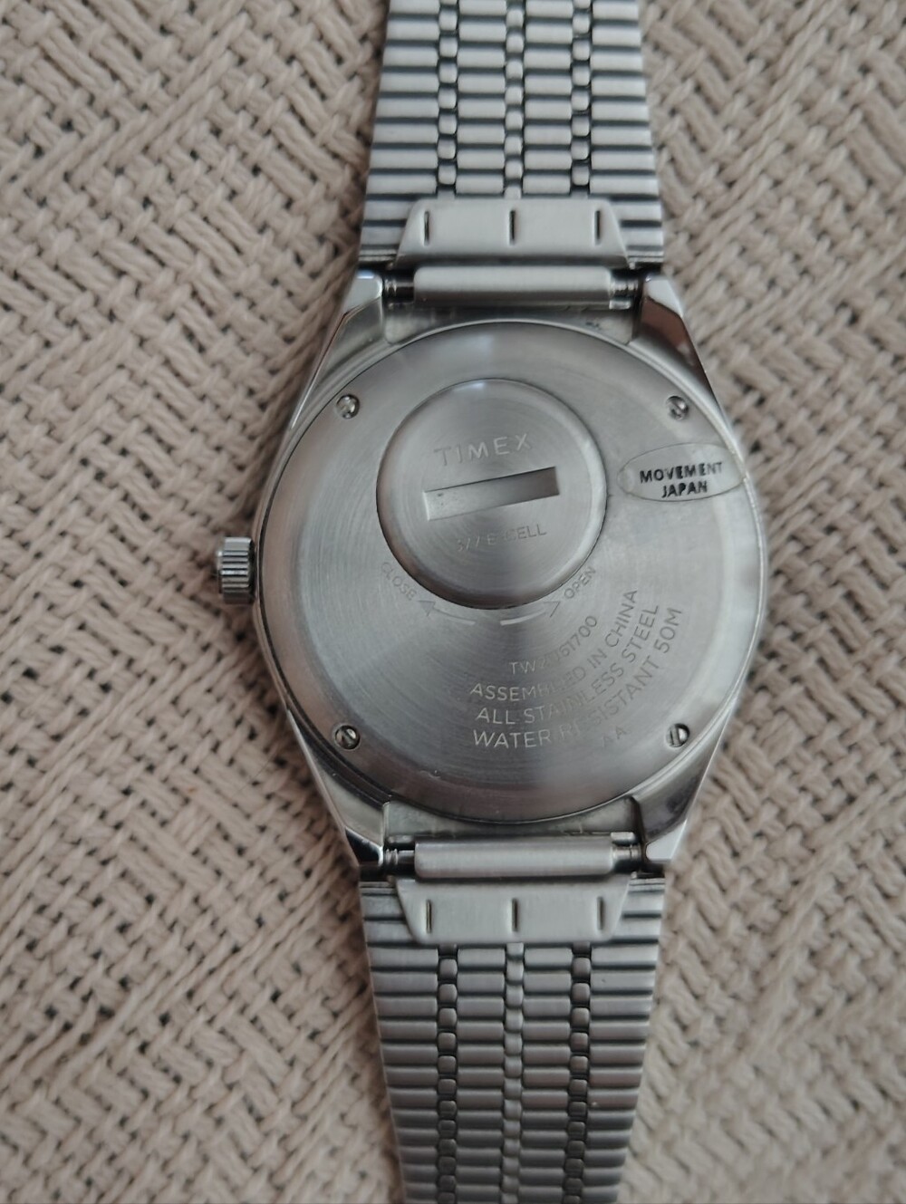 Timex Men's Stainless Steel Watch with Green Dial and Silver Bracelet - Picture 3 of 4